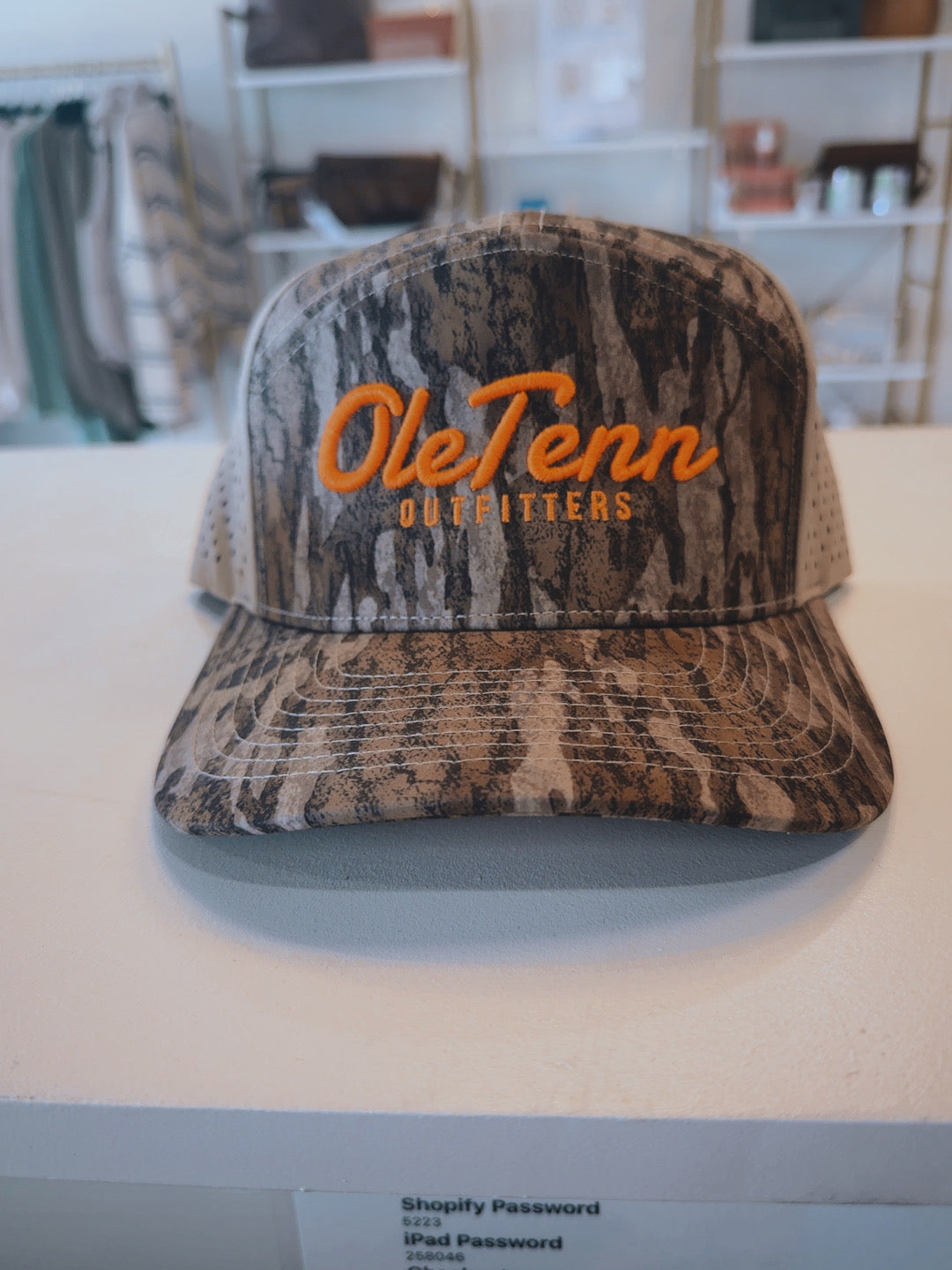 Ole ten hat